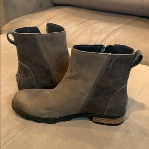 Sorel Emelie Zip Booties